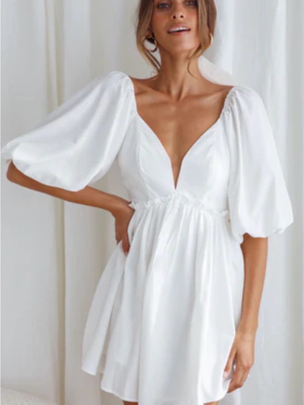 Selfie Leslie Always Dreaming Puff Sleeve Structured V-Neckline Mini Dress. XS.